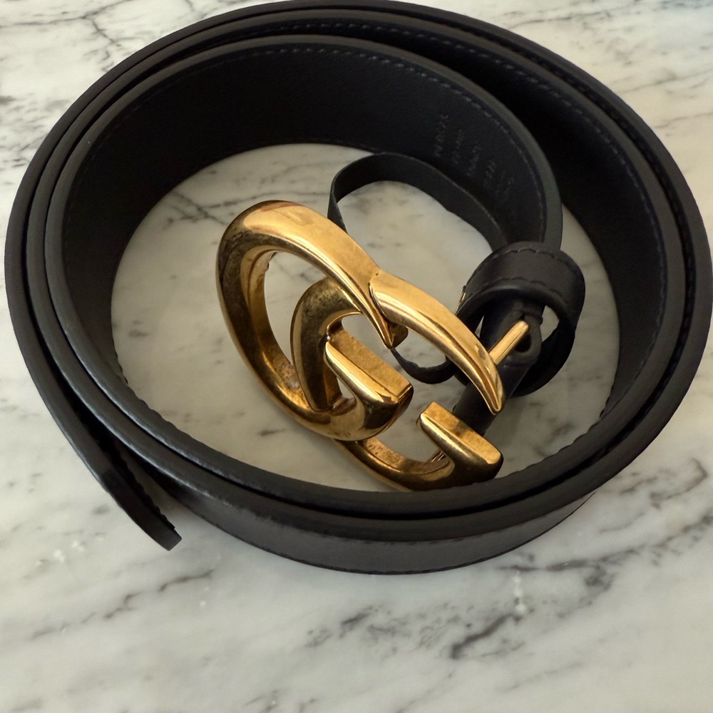 Luxury Black Gucci Belt with Gold Buckle - Picture 2 of 4
